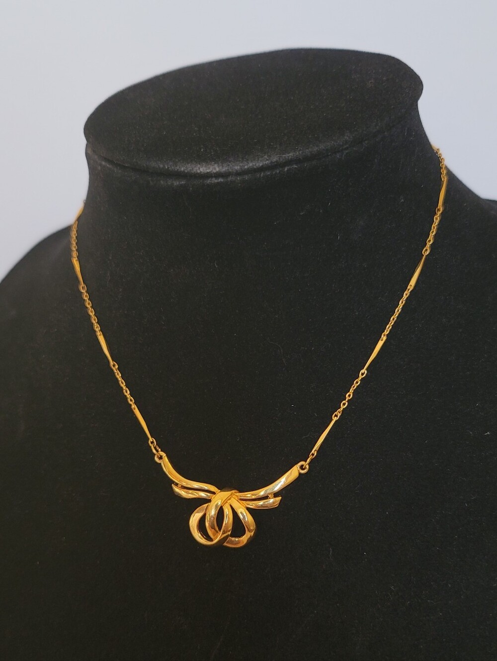 Crown Trifari, Bow Necklace, Vintage Estate, Goldtone